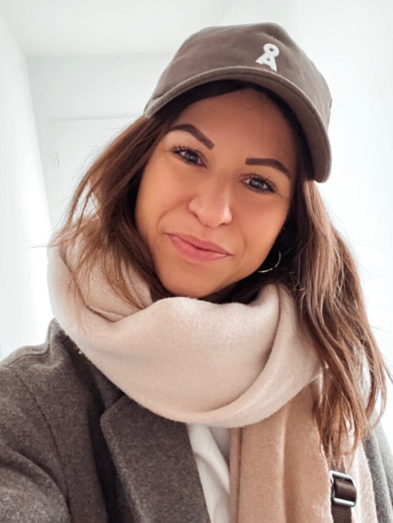 Instagram post from theresalink_. This post is in position 1.